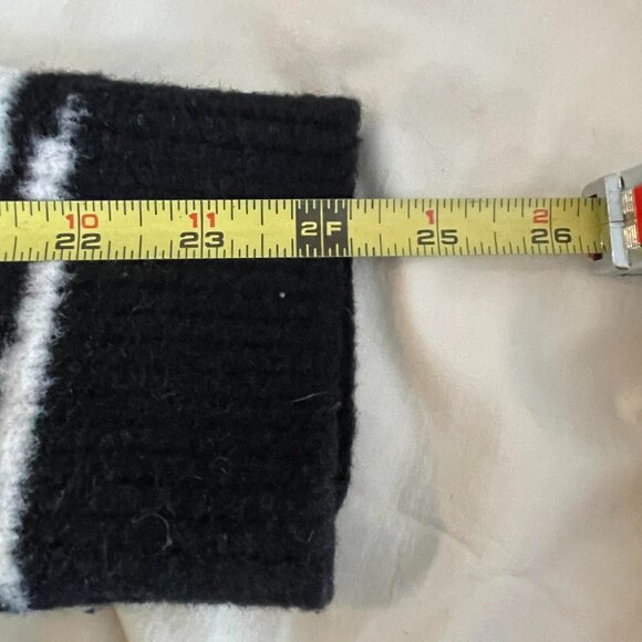 TRISTAN  Black and white Zebra print pullover V-neck SIZE LARGE.  Fuzzy - Picture 5 of 7